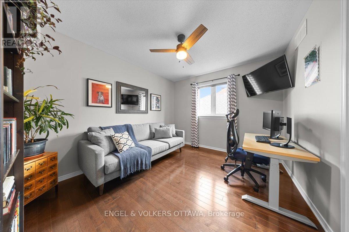 Bedroom 2 / Office - 220 Harthill Way, Ottawa, ON