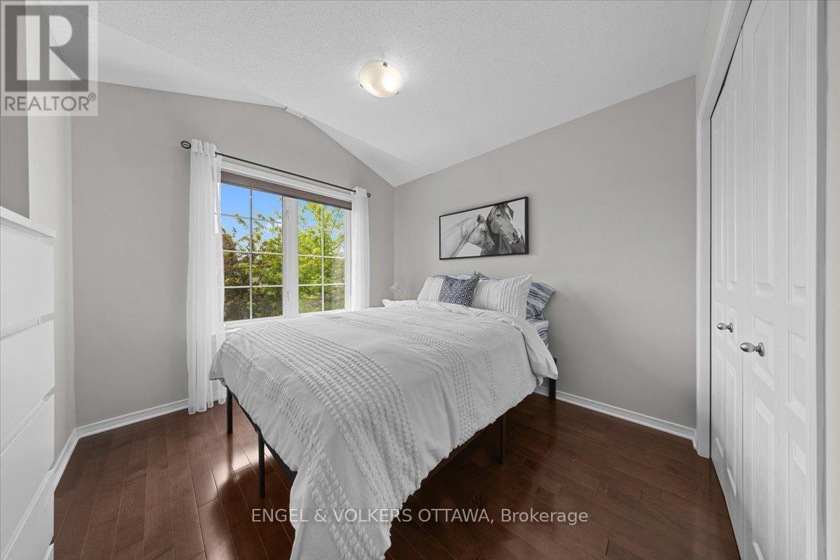 Bedroom 3 - 220 Harthill Way, Ottawa, ON