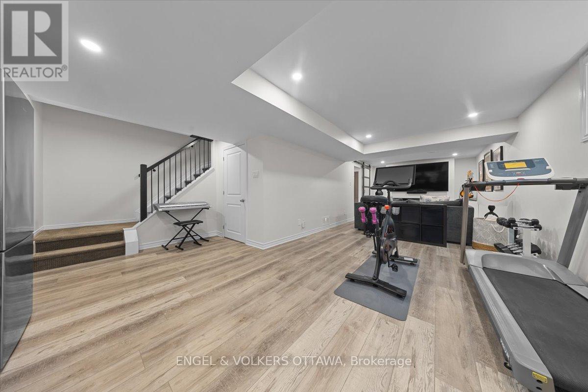 Recreation Room - 220 Harthill Way, Ottawa, ON