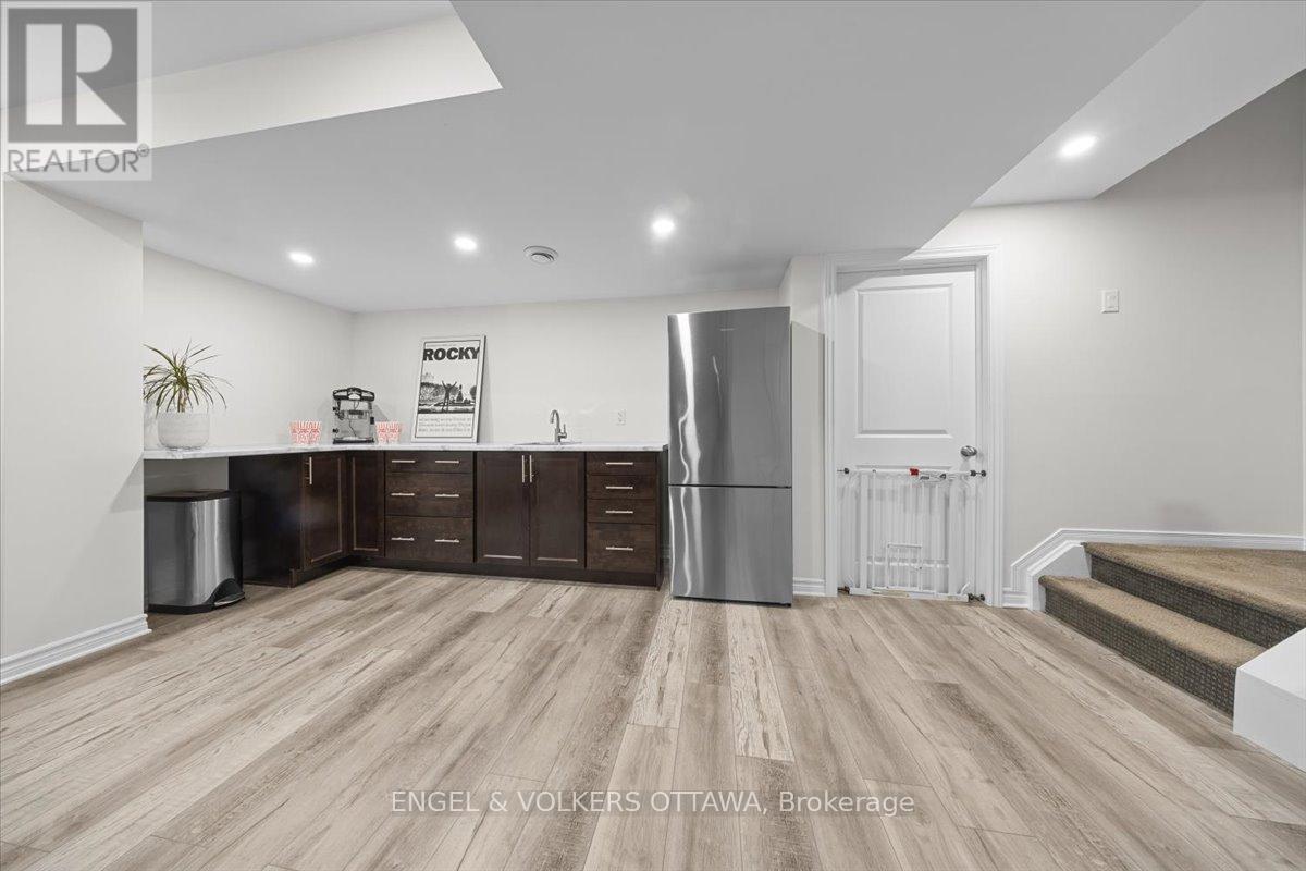 Recreation Room - 220 Harthill Way, Ottawa, ON