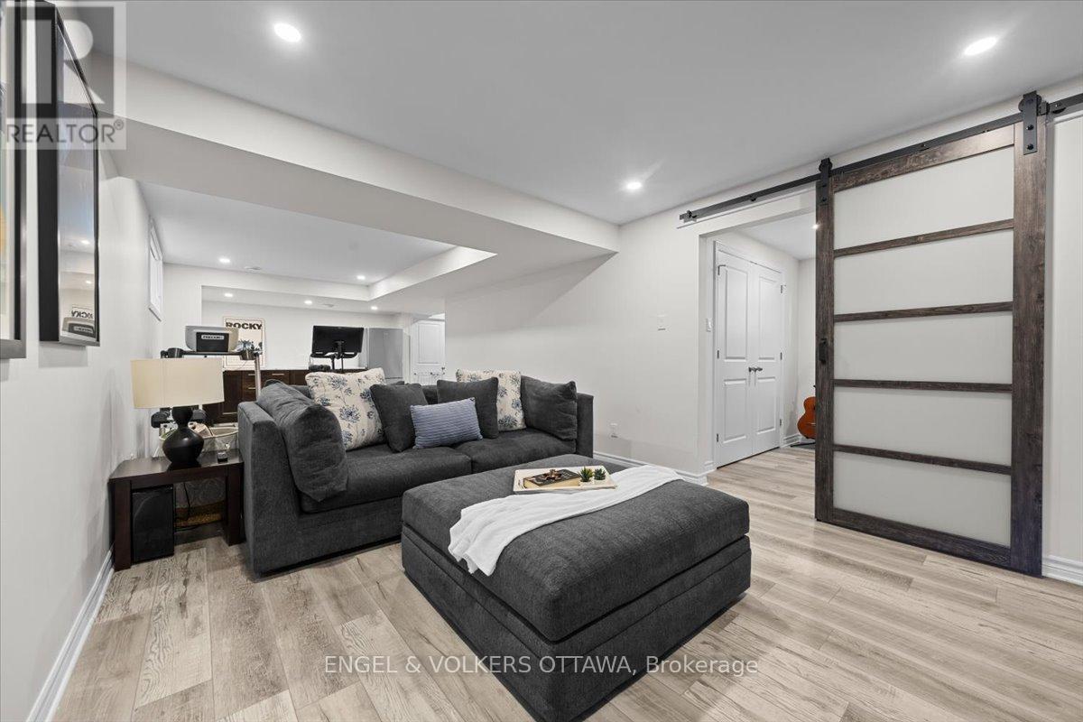 Recreation Room - 220 Harthill Way, Ottawa, ON