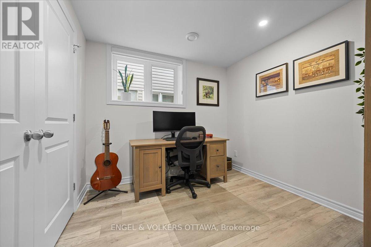 Bedroom 5 - 220 Harthill Way, Ottawa, ON