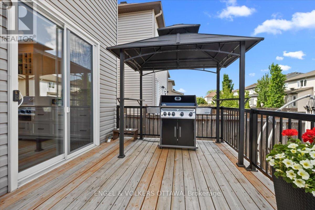 220 Harthill Way, Ottawa, ON