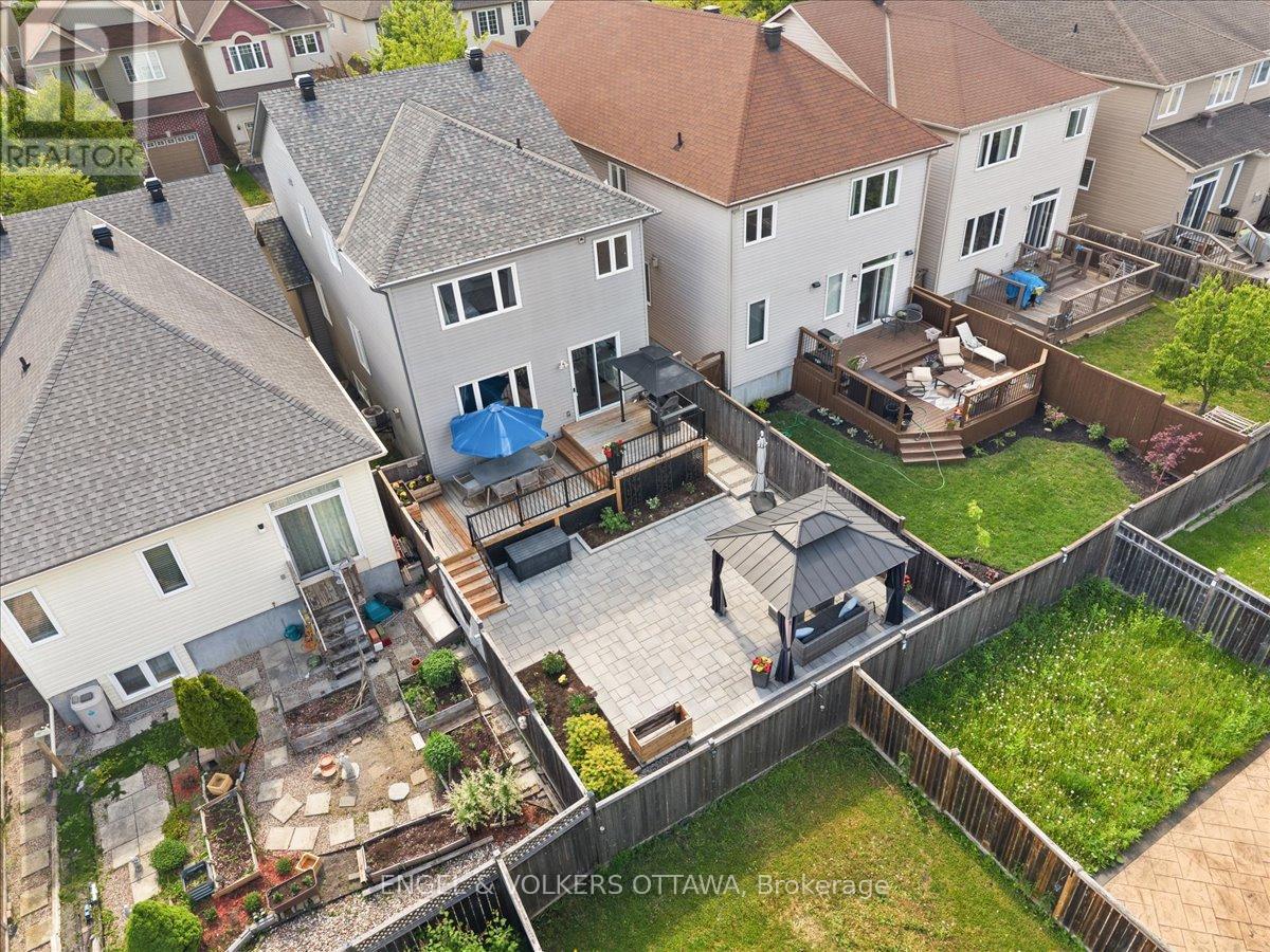 220 Harthill Way, Ottawa, ON