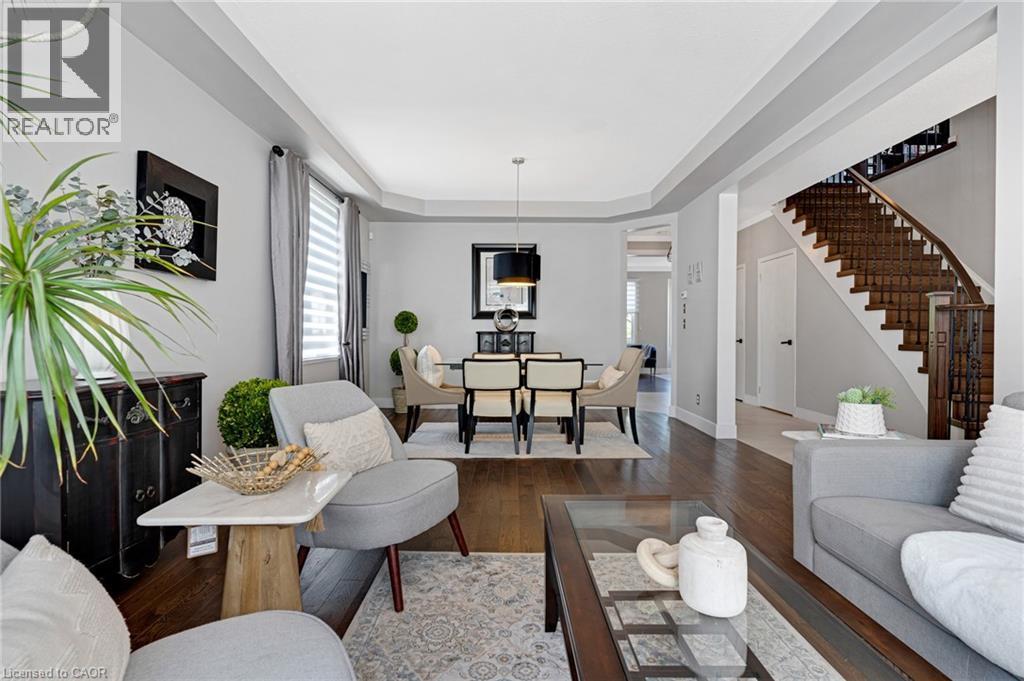 36 Dellgrove Circle, Cambridge, ON - Indoor Photo Showing Living Room