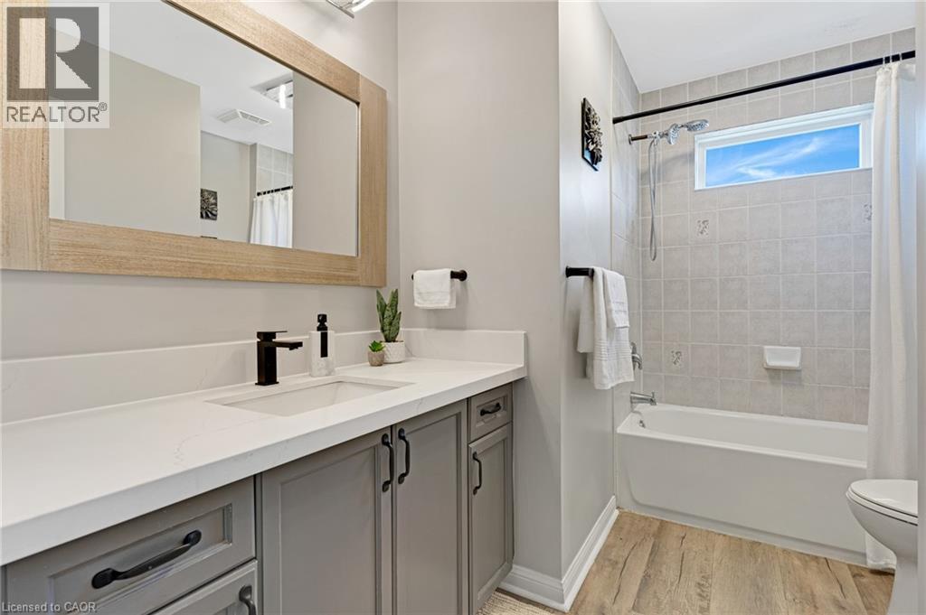 36 Dellgrove Circle, Cambridge, ON - Indoor Photo Showing Bathroom
