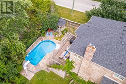 898 BAYLAWN DRIVE Pickering, ON L1X 2N7