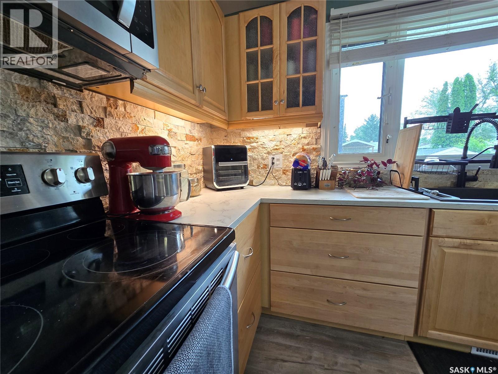 619 Brimacombe Drive, Weyburn, SK