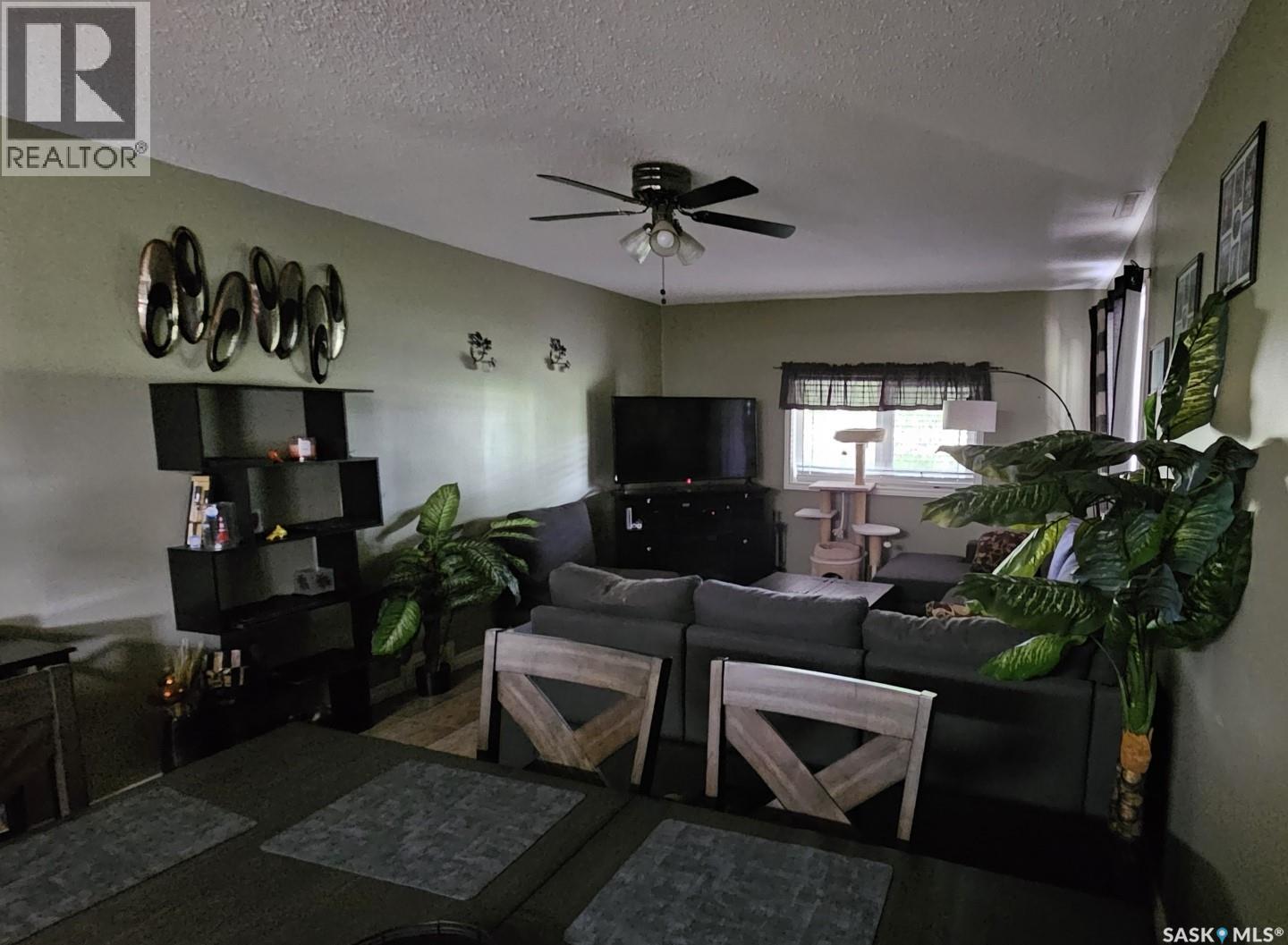 208 Warwick Street, Neville, SK