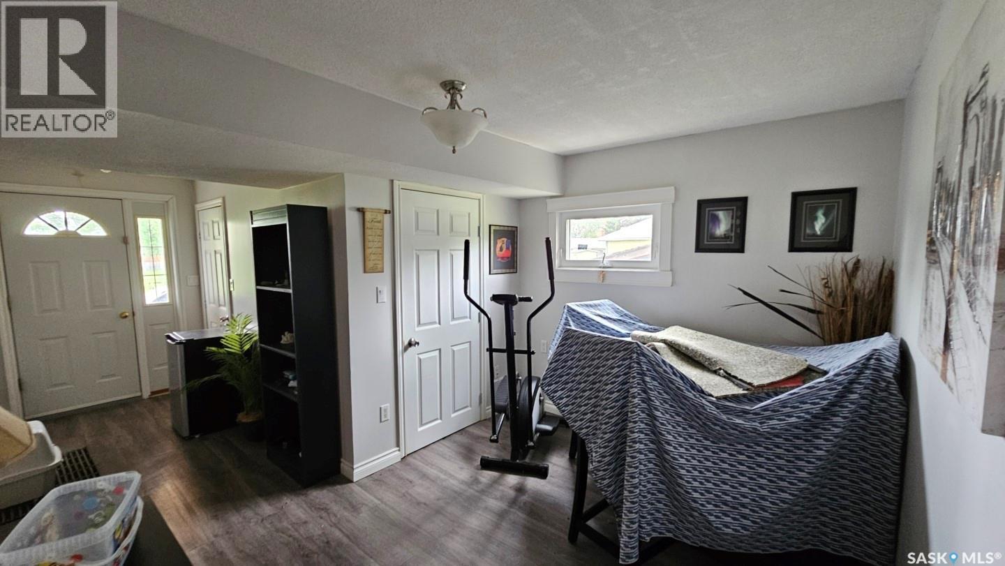 208 Warwick Street, Neville, SK
