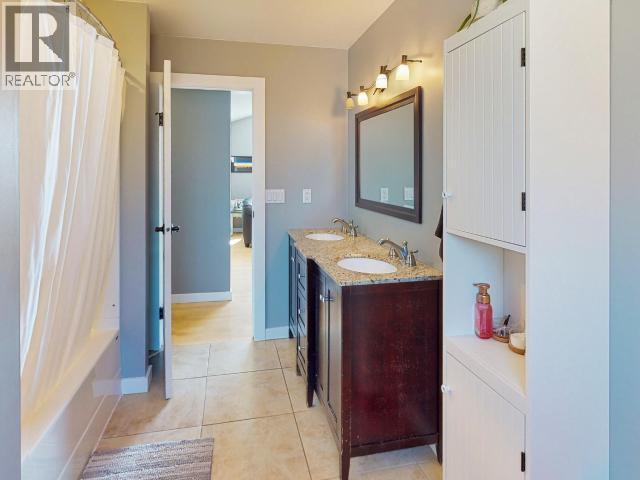8206 Centennial Drive, Powell River, BC