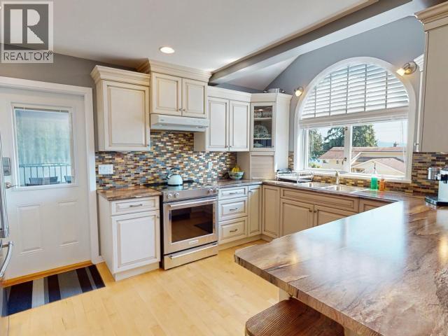 8206 Centennial Drive, Powell River, BC
