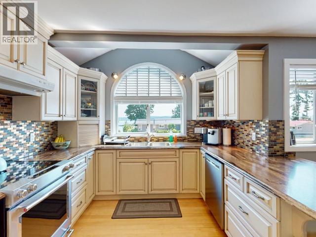 8206 Centennial Drive, Powell River, BC