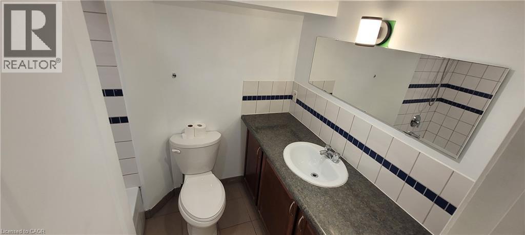 98 Limeridge Road E Unit# Lower Level, Hamilton, ON - Indoor Photo Showing Bathroom