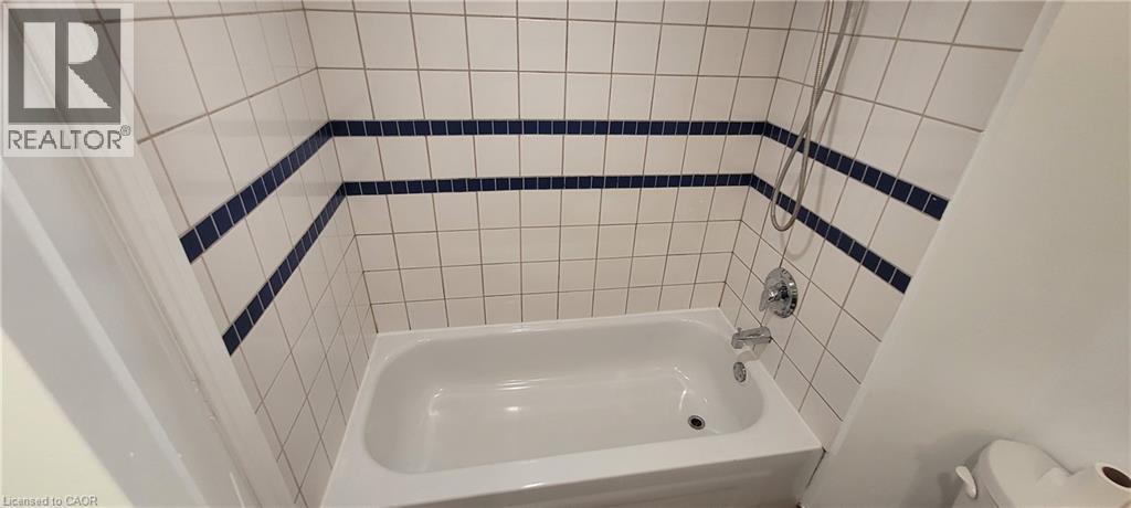 98 Limeridge Road E Unit# Lower Level, Hamilton, ON - Indoor Photo Showing Bathroom
