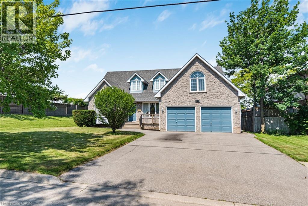 Stone facade residence with a two-car garage and asphalt driveway - 381 Kerman Avenue, Grimsby, ON - Outdoor