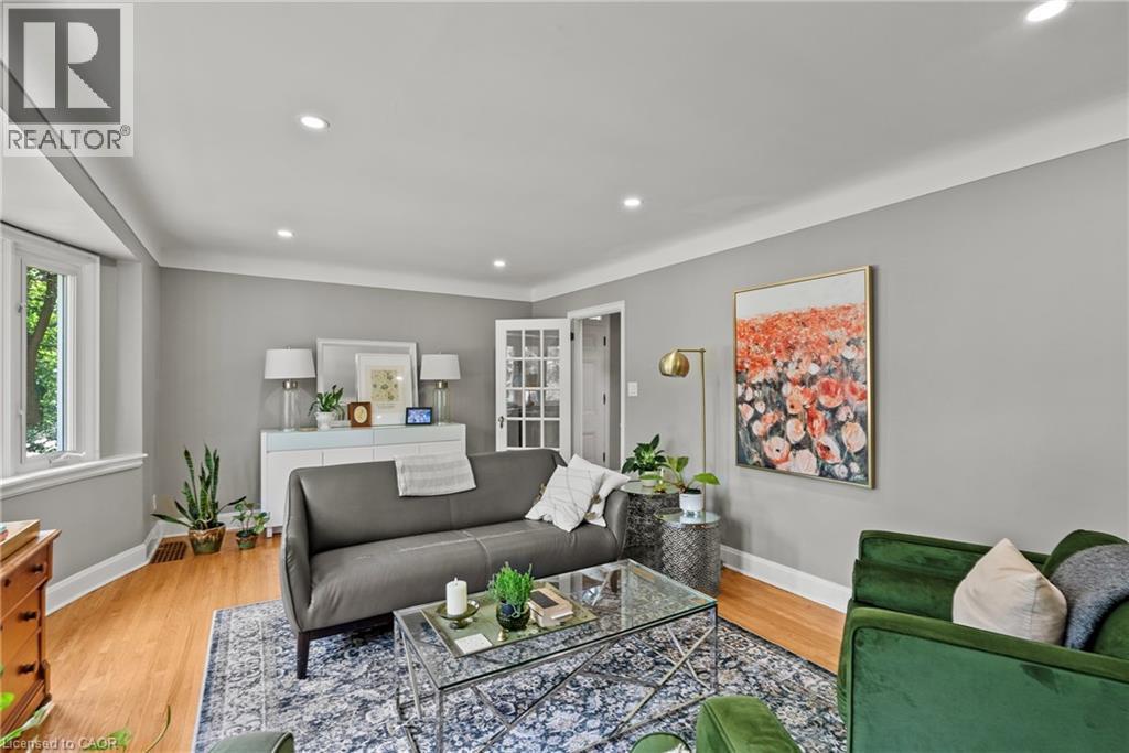 88 Rothsay Avenue, Hamilton, ON - Indoor Photo Showing Living Room