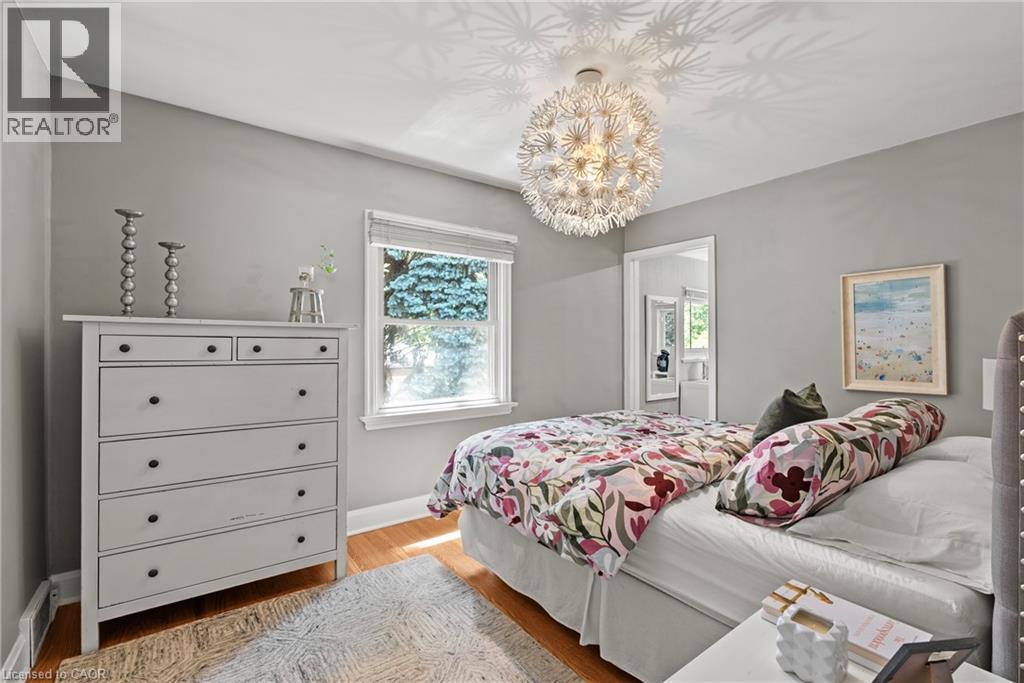 88 Rothsay Avenue, Hamilton, ON - Indoor Photo Showing Bedroom