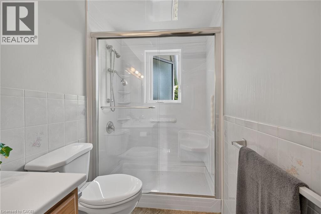 Shower enclosure with clear glass doors and chrome hardware - 114 E Second Road E, Stoney Creek, ON