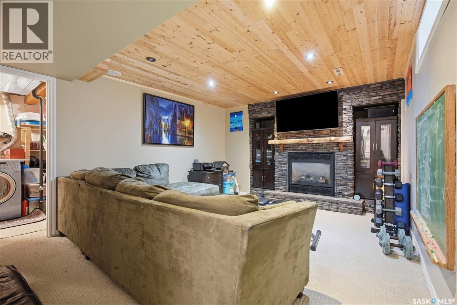 306 Denham Court, Saskatoon, SK