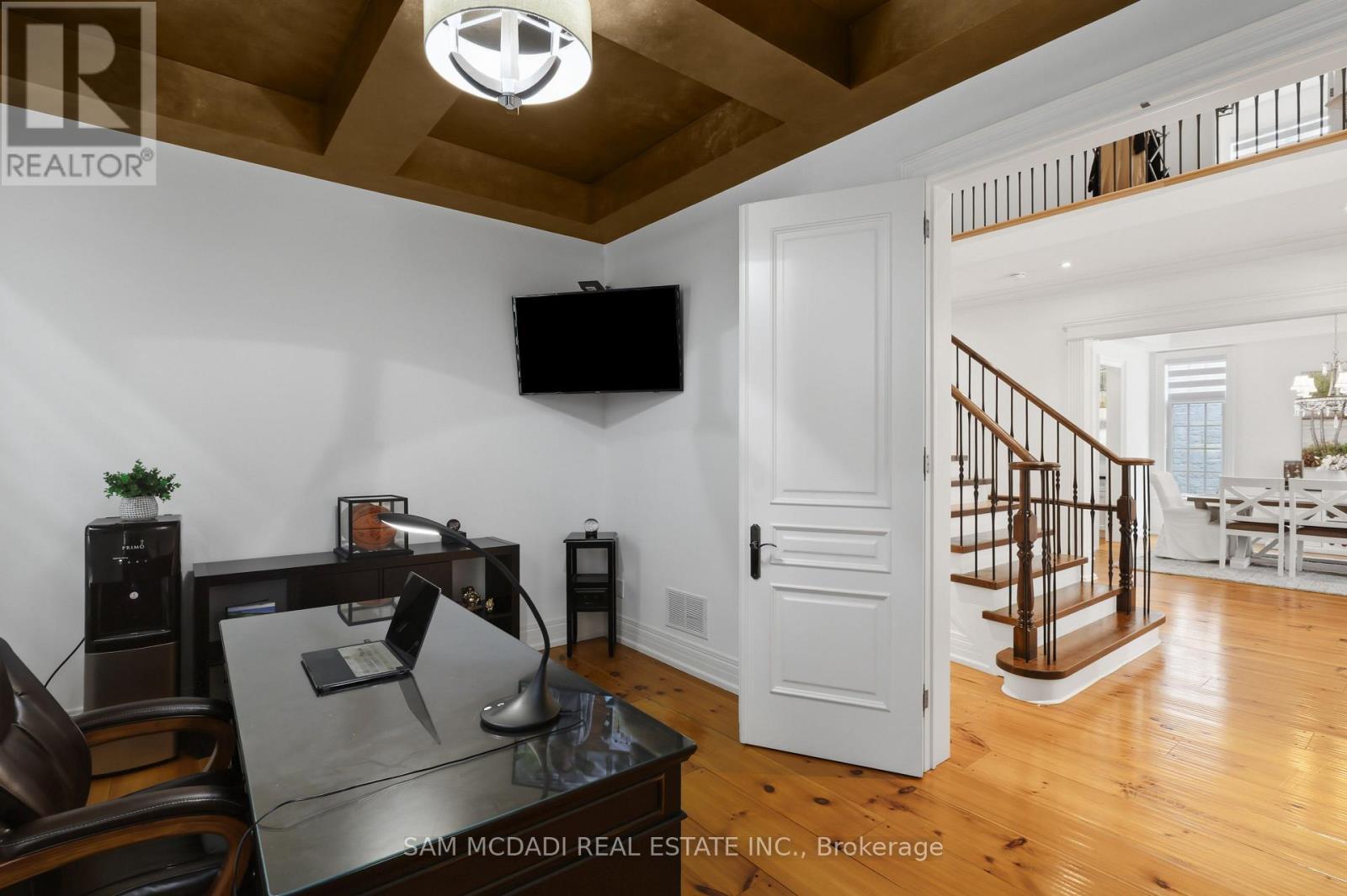 725 Queensway W, Mississauga, ON