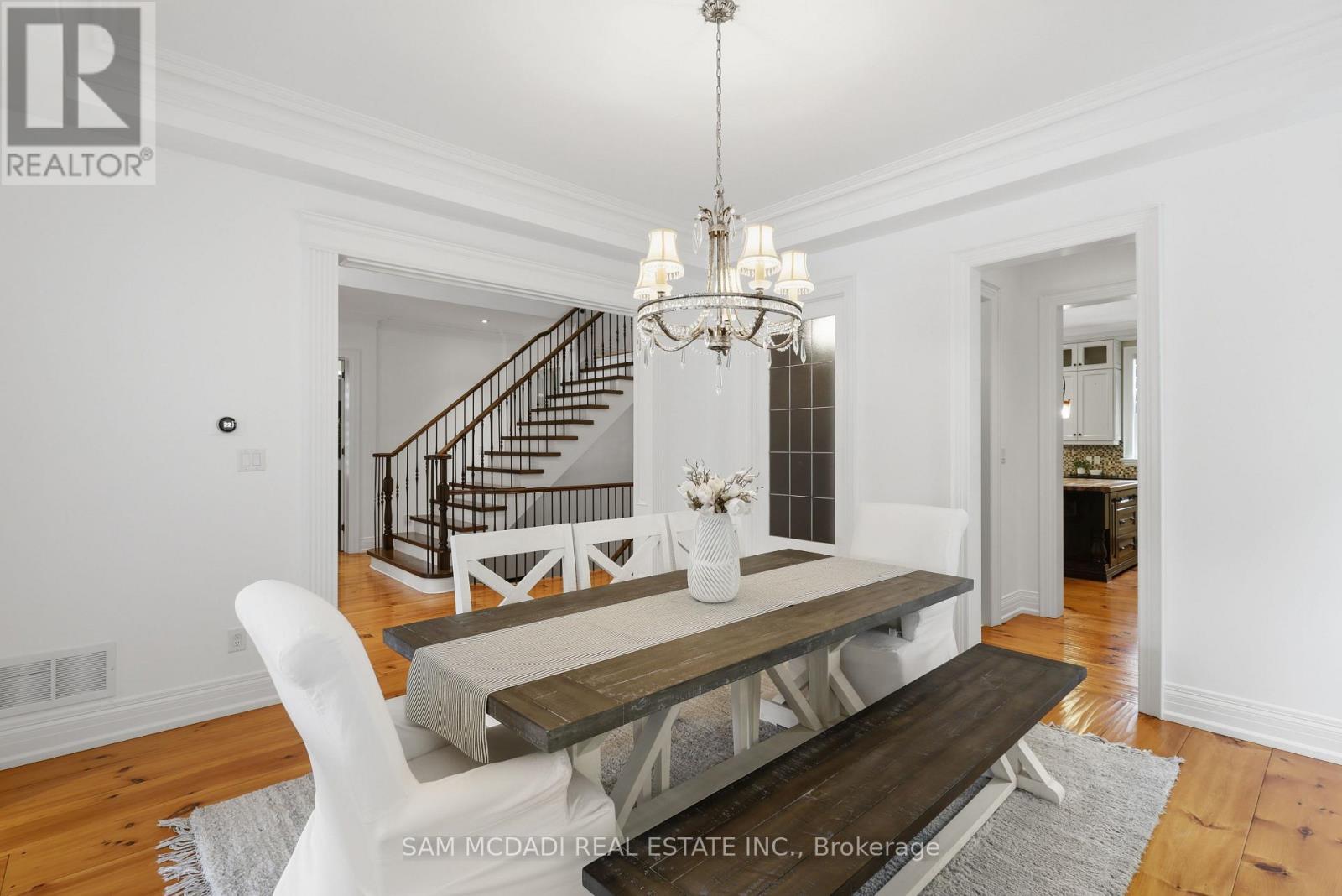 725 Queensway W, Mississauga, ON