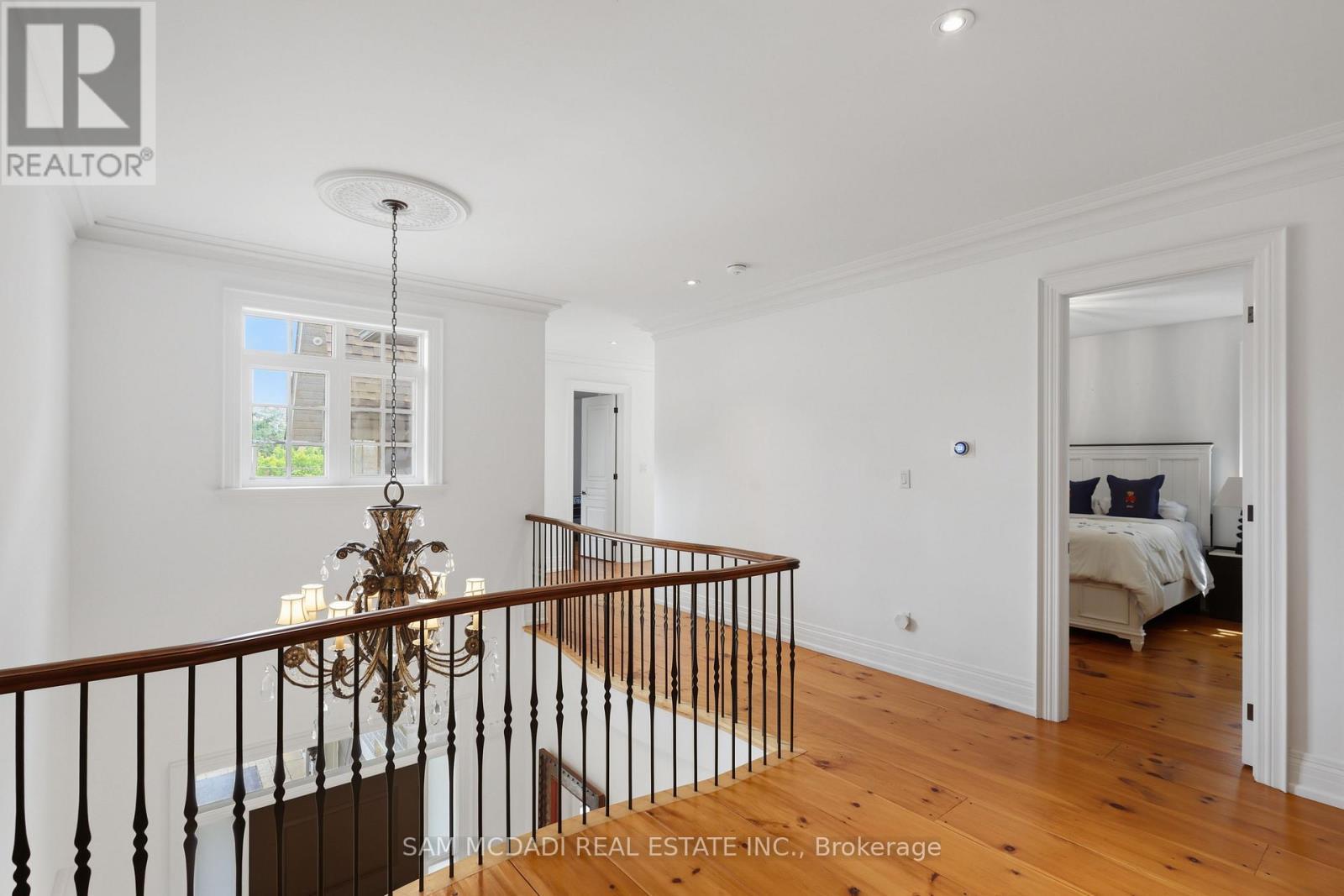 725 Queensway W, Mississauga, ON