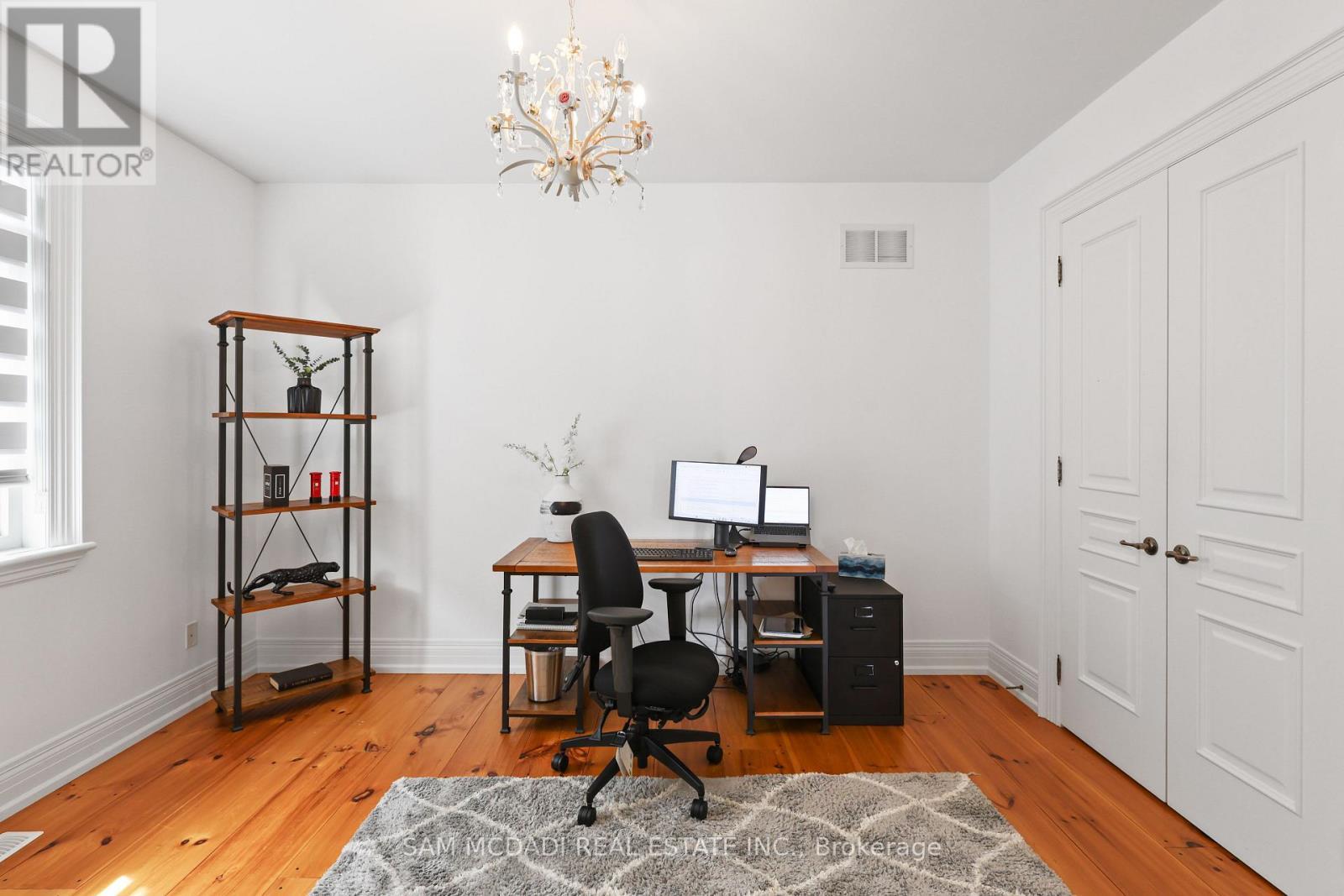 725 Queensway W, Mississauga, ON