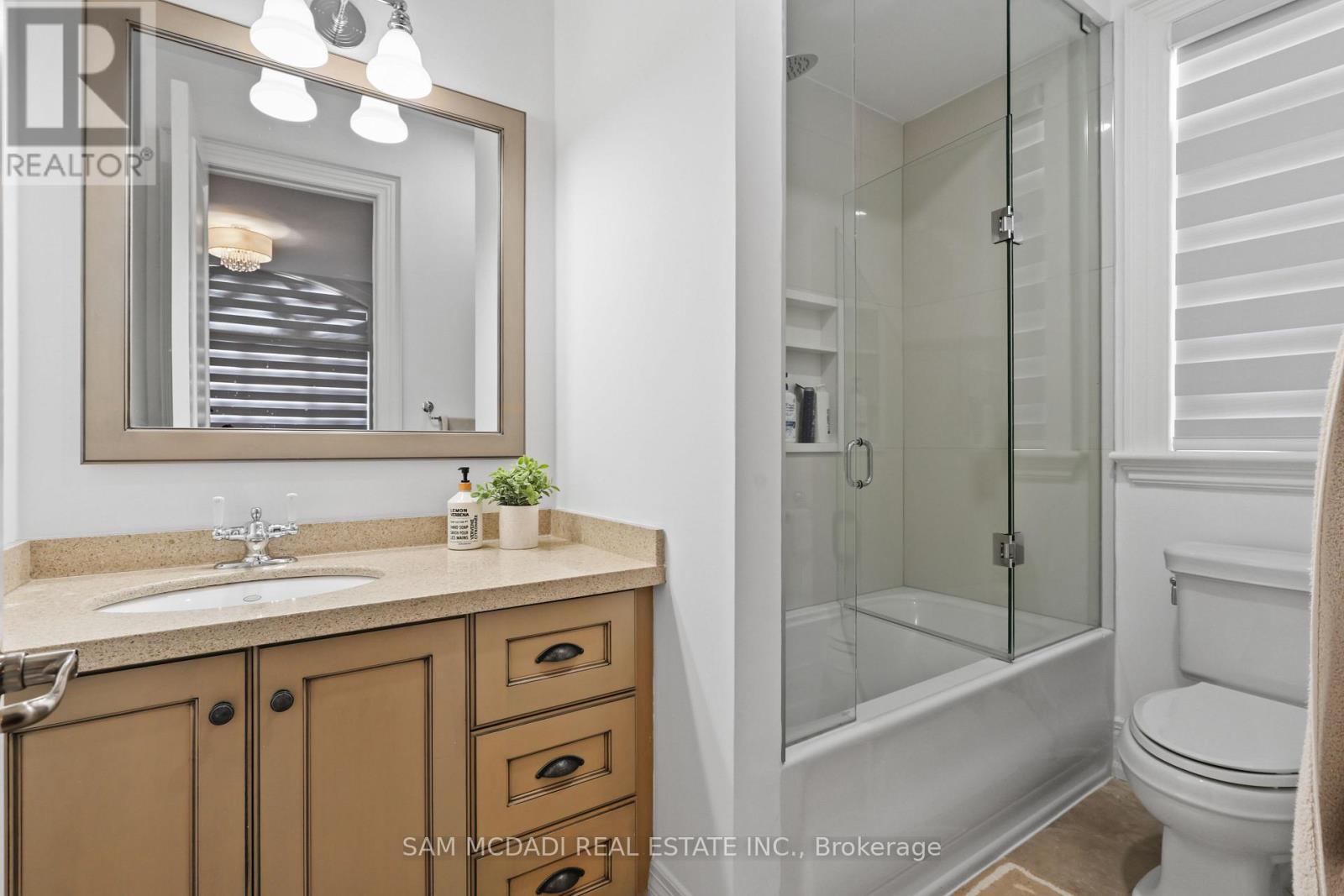 725 Queensway W, Mississauga, ON