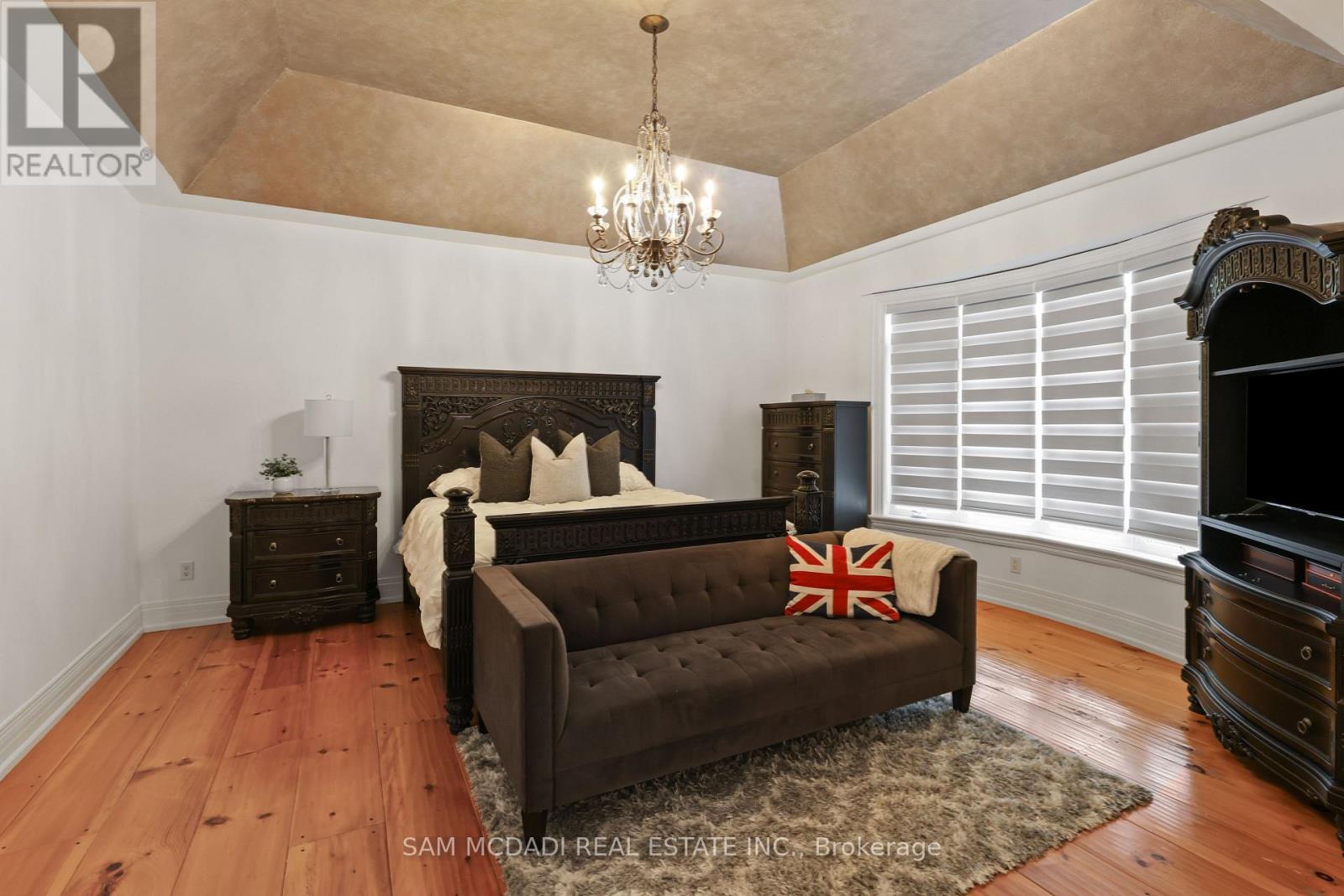 725 Queensway W, Mississauga, ON