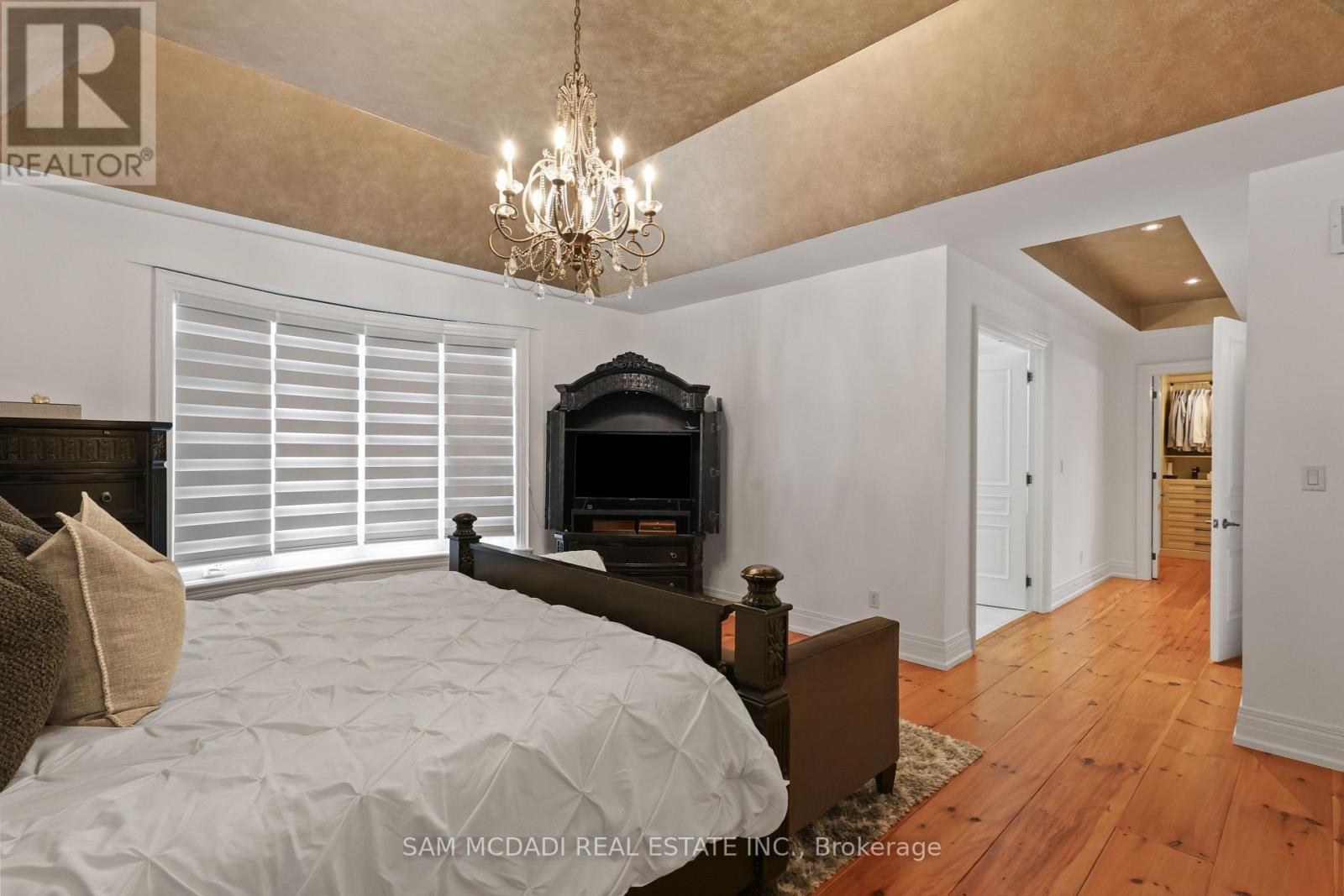725 Queensway W, Mississauga, ON
