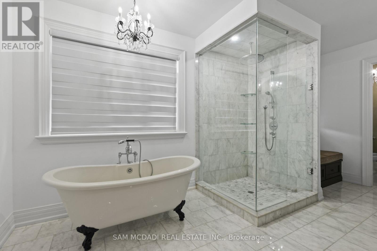 725 Queensway W, Mississauga, ON