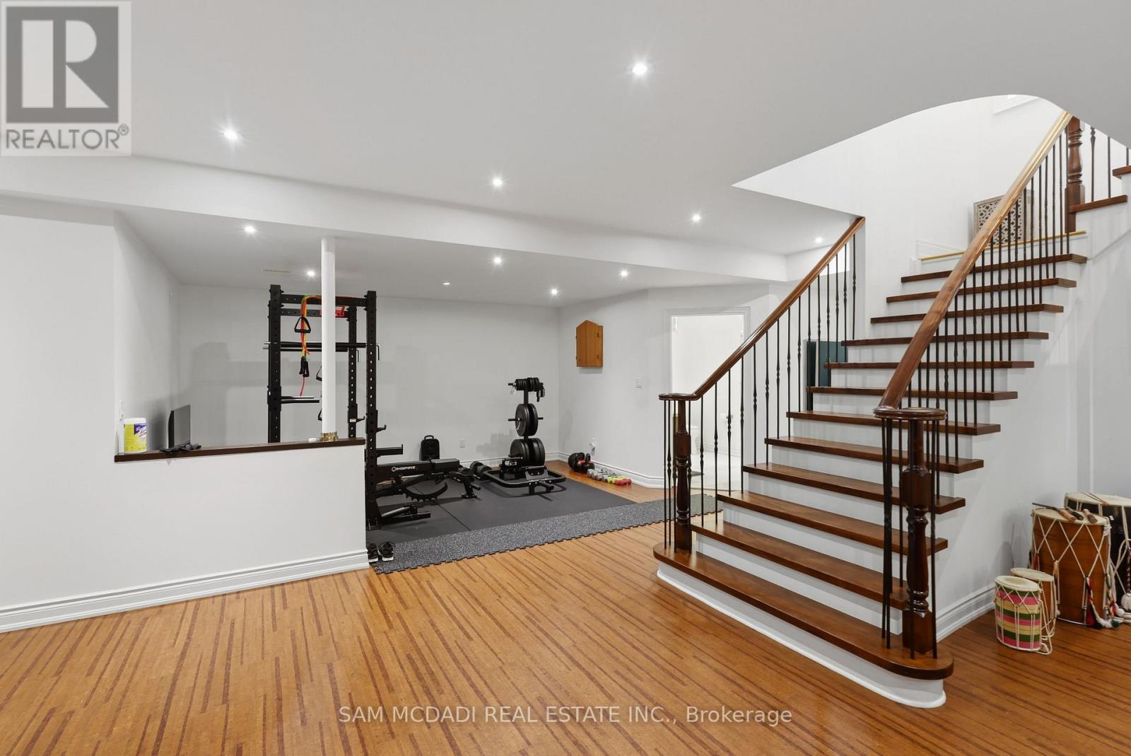 725 Queensway W, Mississauga, ON