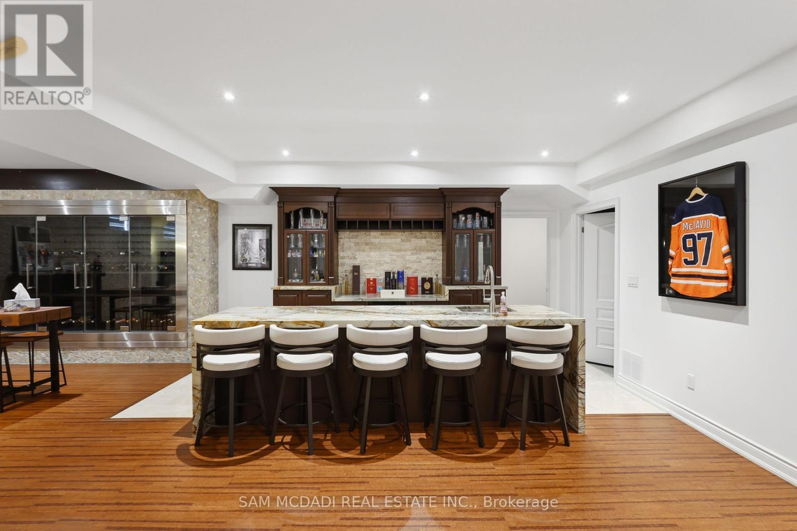 725 Queensway W, Mississauga, ON