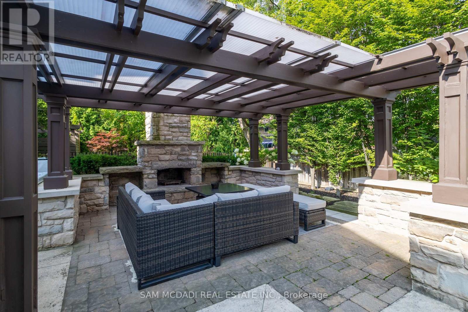 725 Queensway W, Mississauga, ON