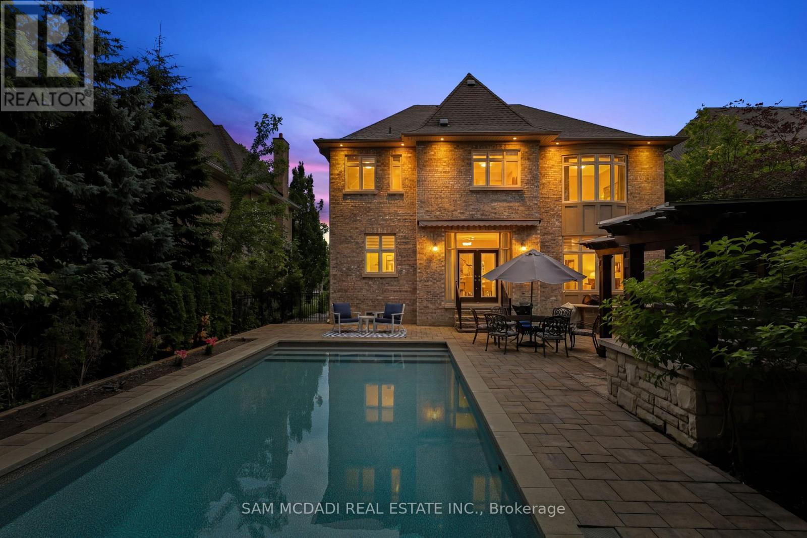 725 Queensway W, Mississauga, ON