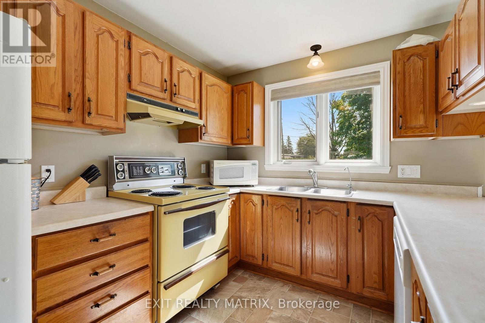 3 Hillview Circle, Champlain, ON