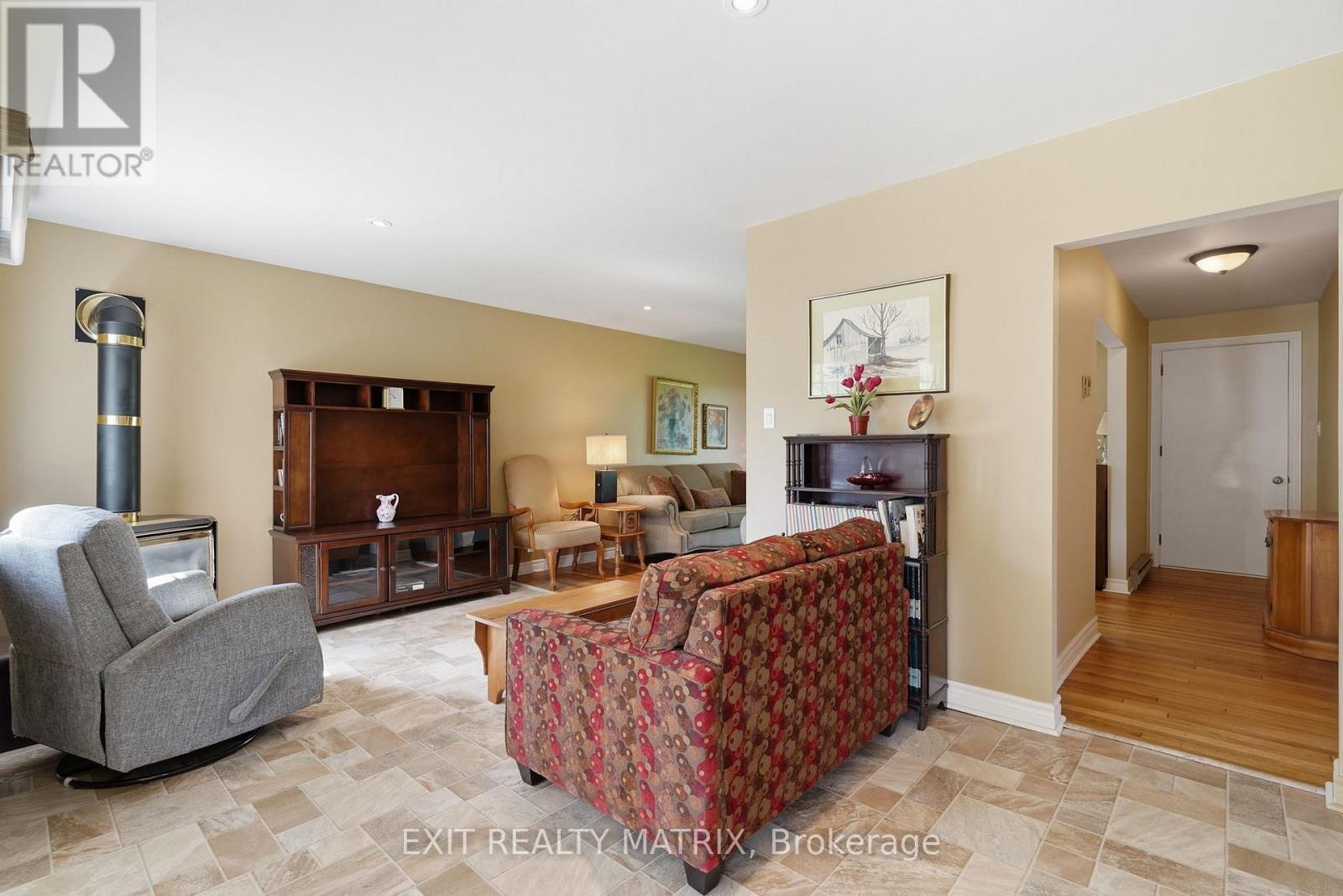 3 Hillview Circle, Champlain, ON