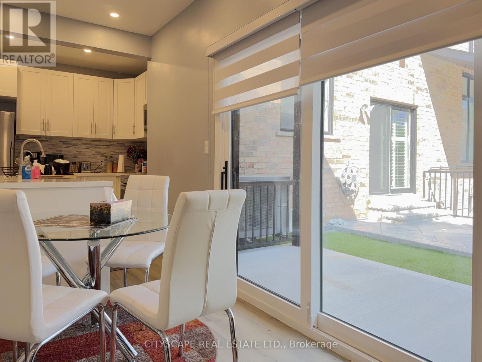 3211 Angel Pass (Secondary Dwelling) Drive, Mississauga, ON - Indoor Photo Showing Dining Room