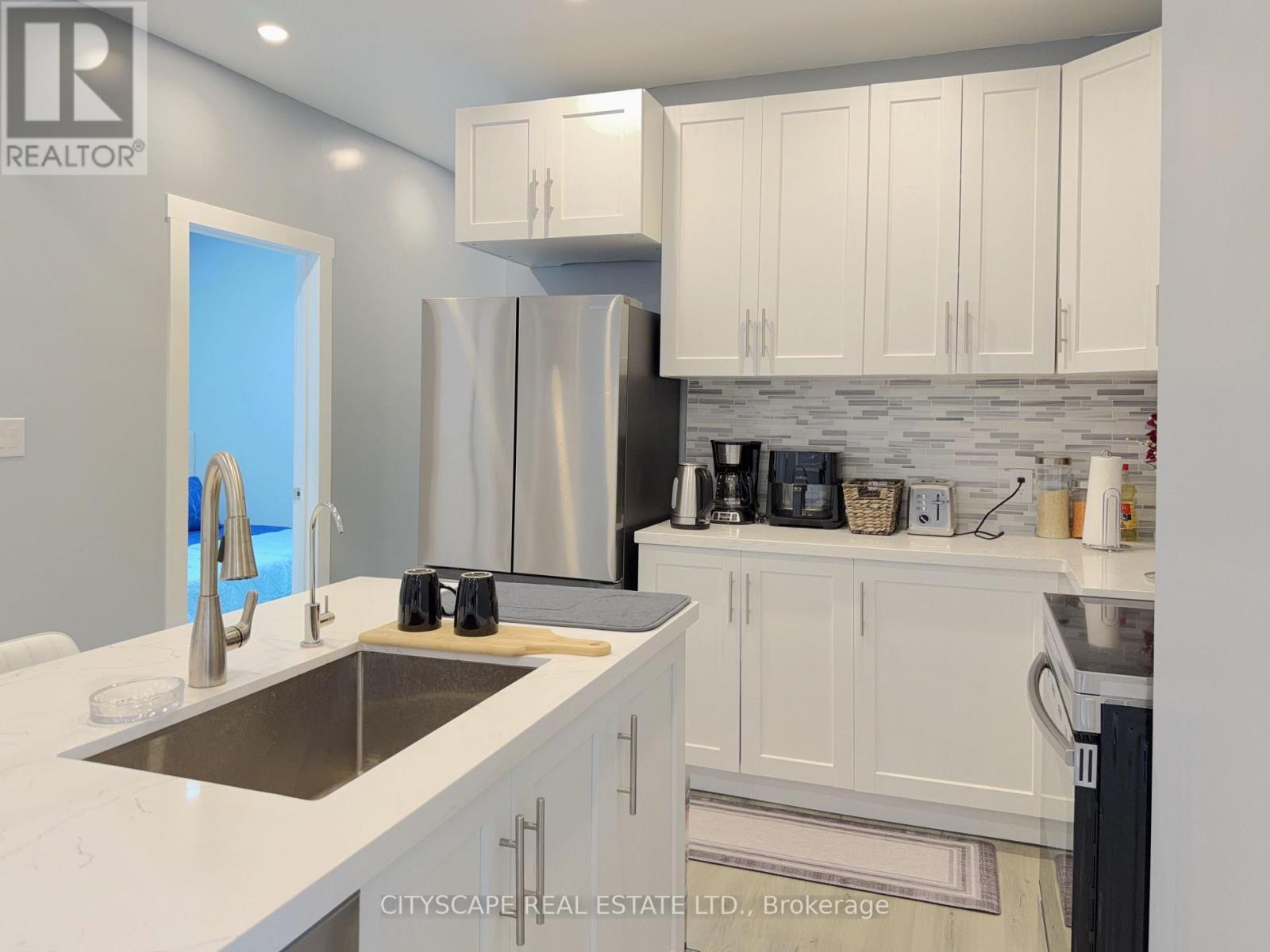 3211 Angel Pass (Secondary Dwelling) Drive, Mississauga, ON - Indoor Photo Showing Kitchen