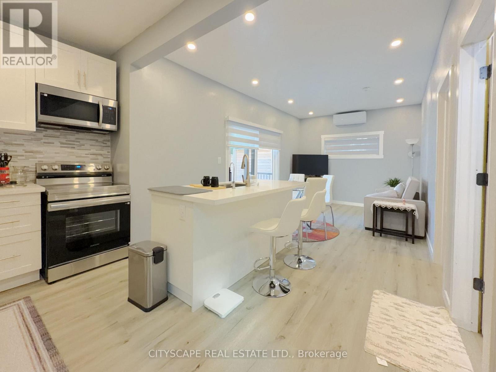 3211 Angel Pass (Secondary Dwelling) Drive, Mississauga, ON - Indoor Photo Showing Kitchen