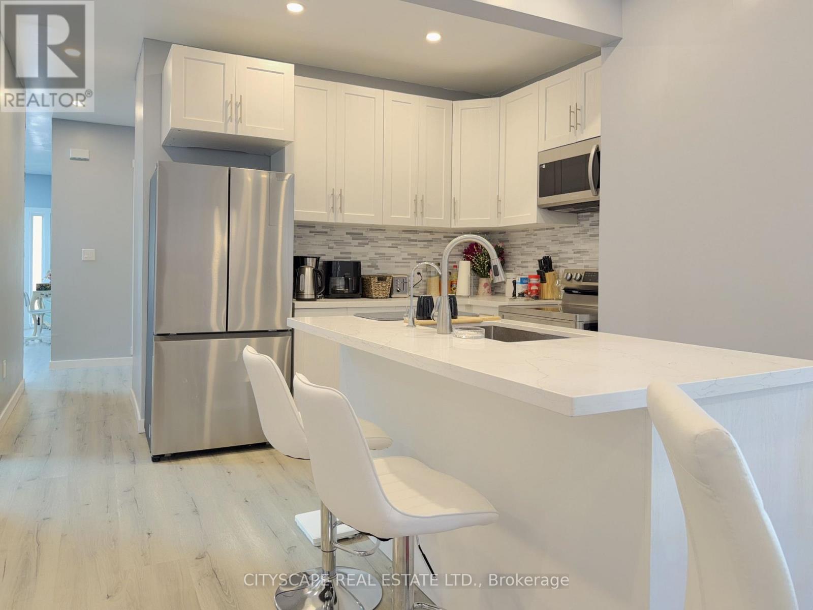 3211 Angel Pass (Secondary Dwelling) Drive, Mississauga, ON - Indoor Photo Showing Kitchen