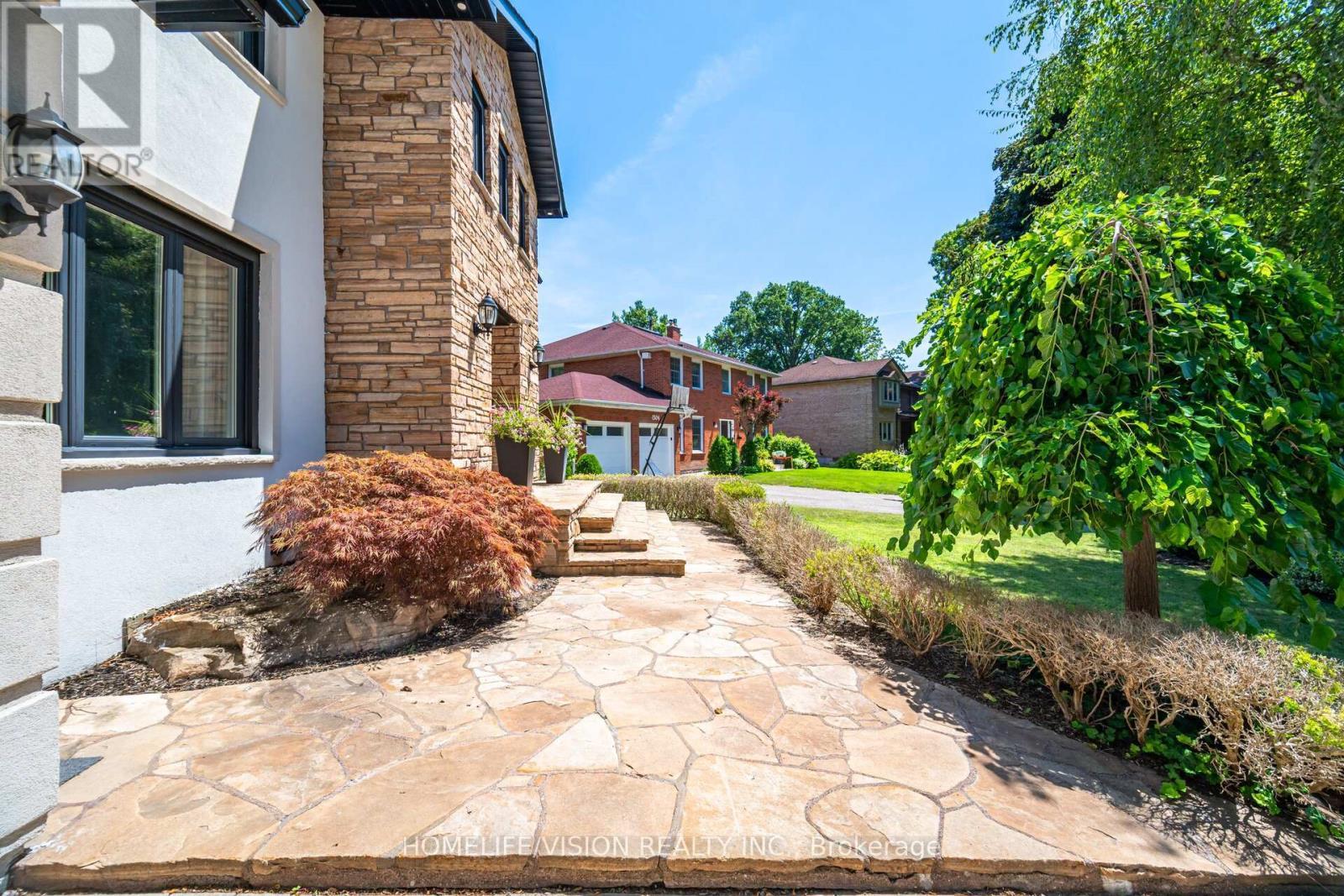 1298 Bunsden Avenue, Mississauga, ON