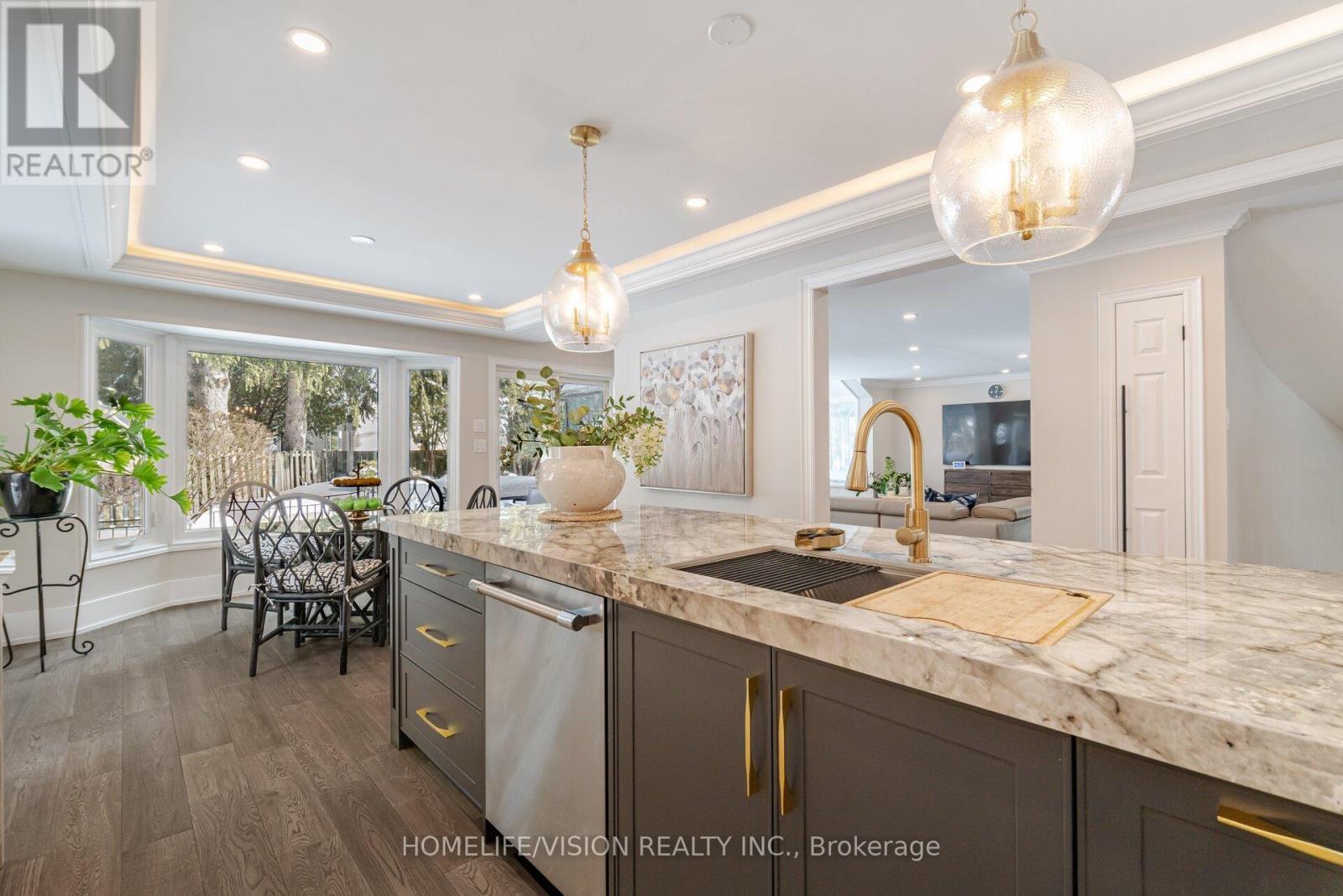 1298 Bunsden Avenue, Mississauga, ON