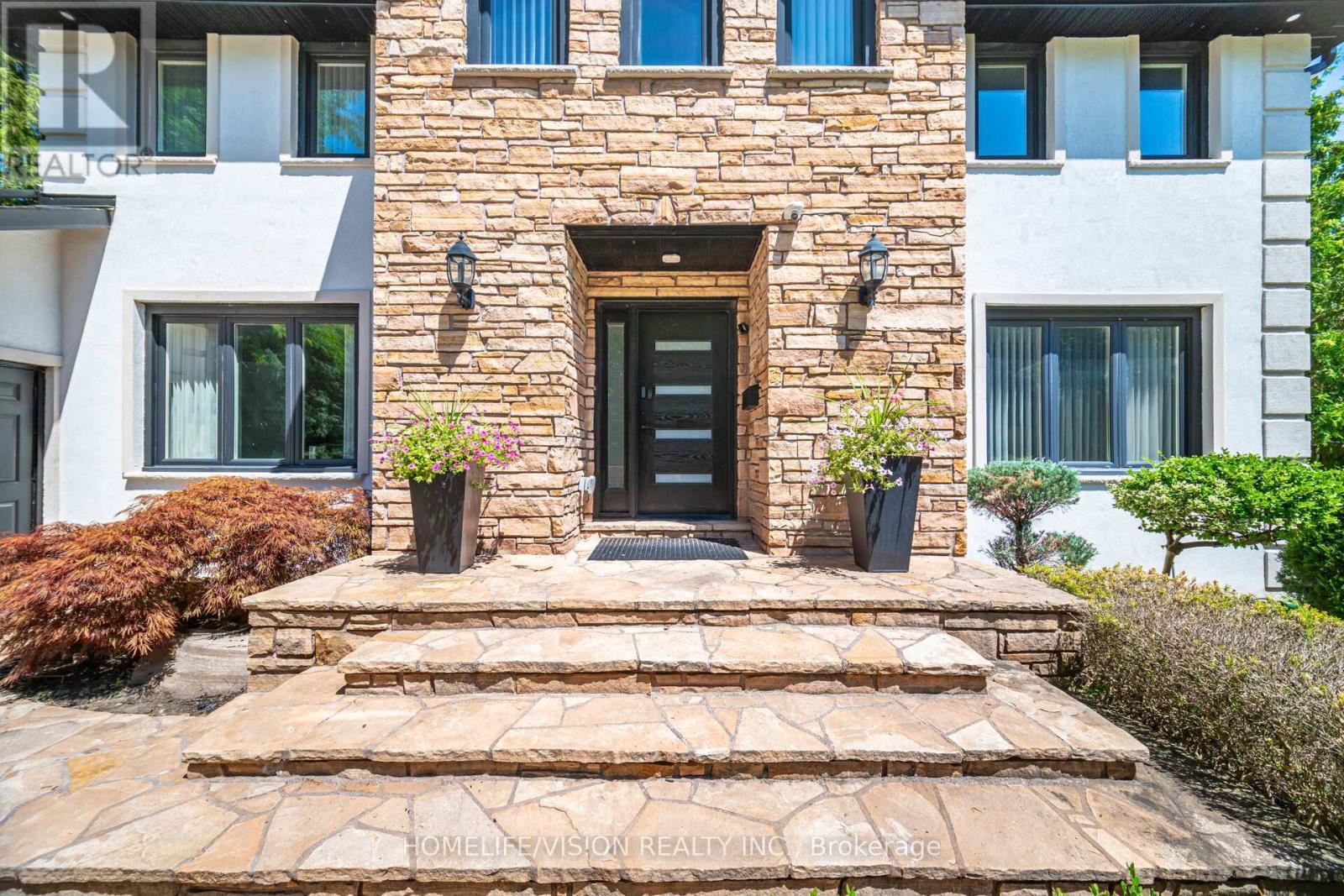 1298 Bunsden Avenue, Mississauga, ON