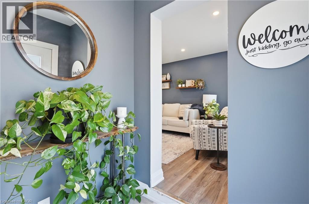 58 Tragina Avenue S, Hamilton, ON - Indoor Photo Showing Other Room