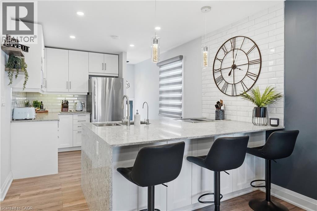 58 Tragina Avenue S, Hamilton, ON - Indoor Photo Showing Kitchen With Upgraded Kitchen