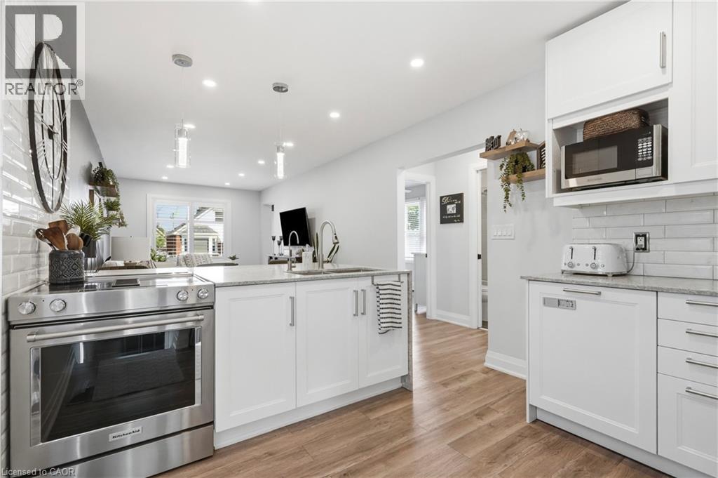 58 Tragina Avenue S, Hamilton, ON - Indoor Photo Showing Kitchen