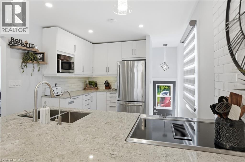 58 Tragina Avenue S, Hamilton, ON - Indoor Photo Showing Kitchen With Double Sink With Upgraded Kitchen