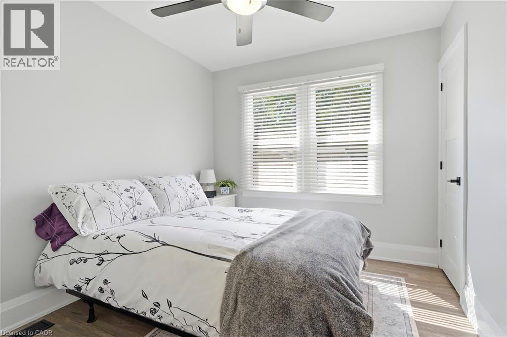 58 Tragina Avenue S, Hamilton, ON - Indoor Photo Showing Bedroom